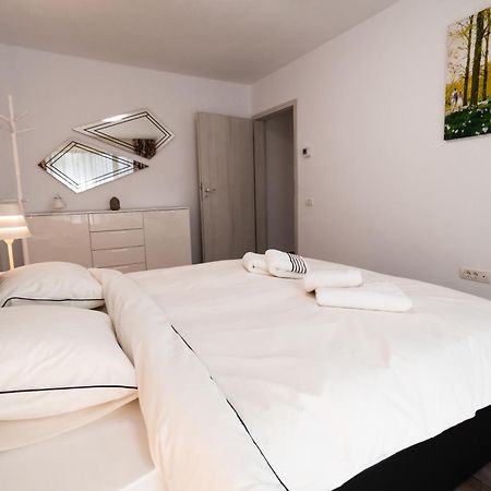 Transylvanian Apt. w/ lrg. terrace&parking - KarpatenHaus Brasov Bagian luar foto