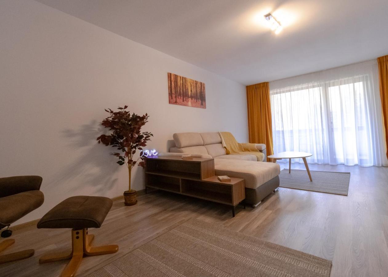 Transylvanian Apt. w/ lrg. terrace&parking - KarpatenHaus Brasov Bagian luar foto