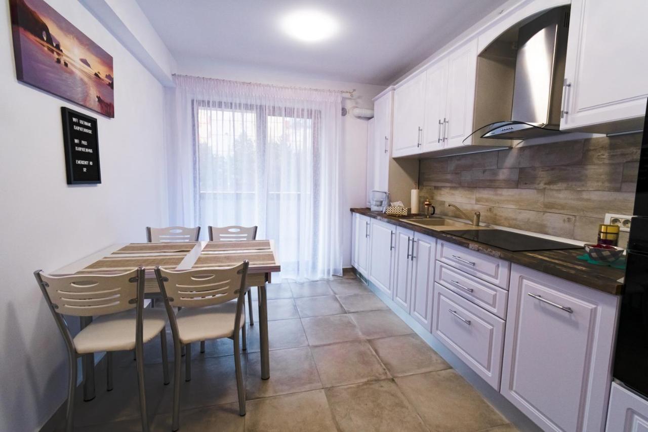 Transylvanian Apt. w/ lrg. terrace&parking - KarpatenHaus Brasov Bagian luar foto
